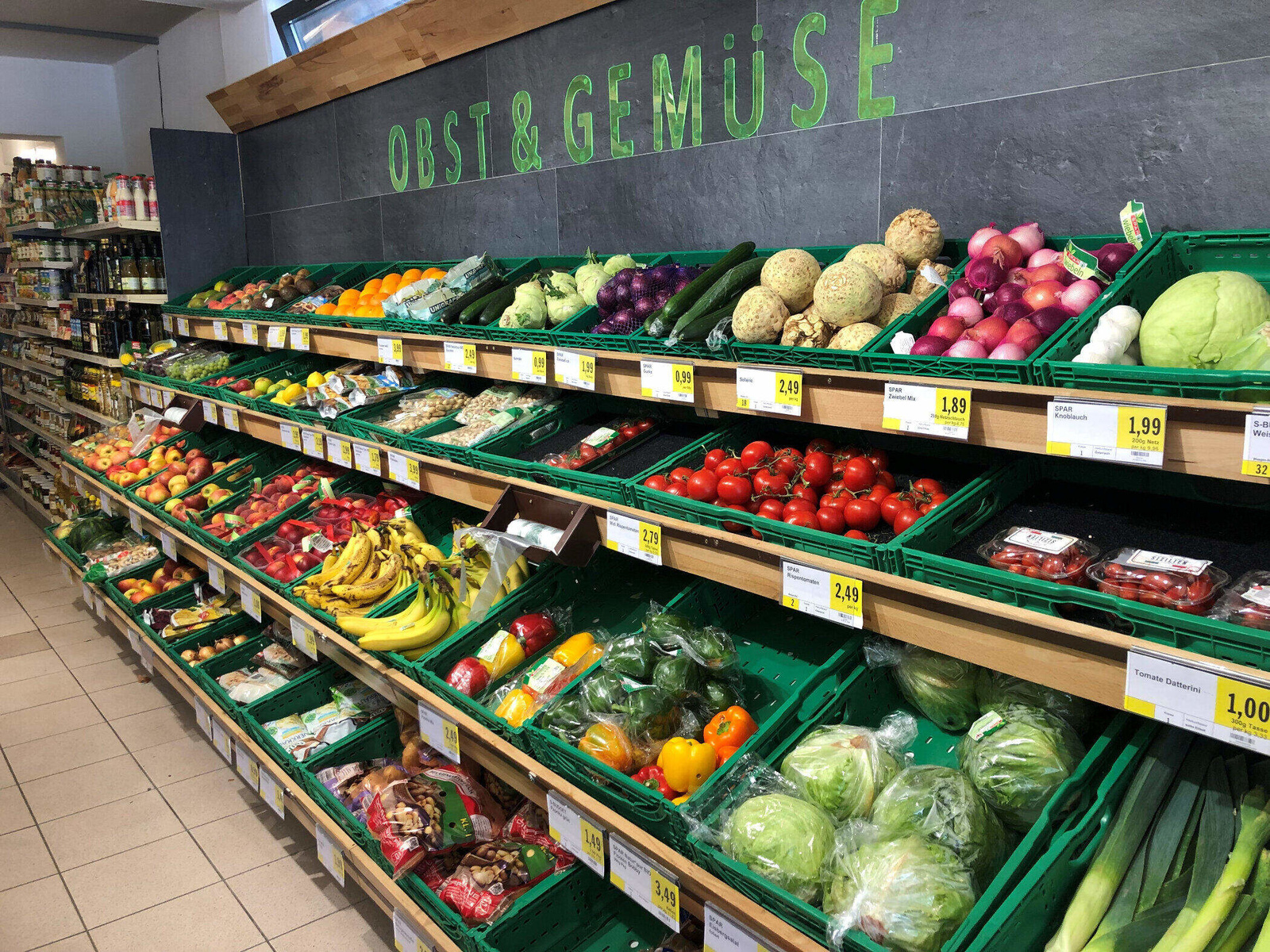 frisches Obst und Gemüse im Sparmarkt Achenkirch