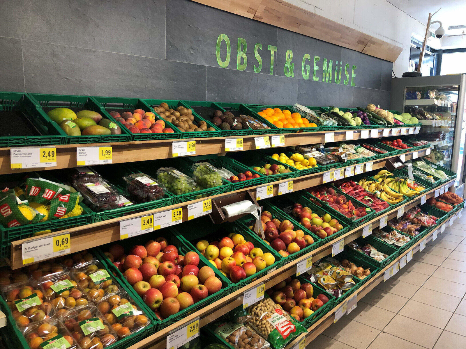 frisches Obst und Gemüse im Sparmarkt Achenkirch