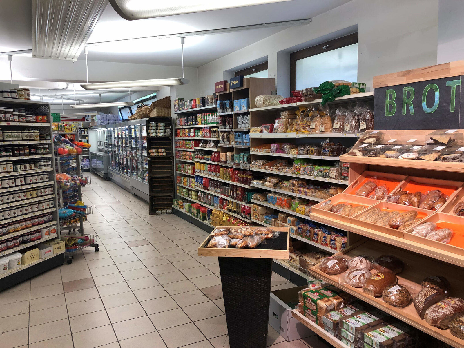 große Auswahl an unterschiedlichen Brotsorten im Sparmarkt Achenkirch