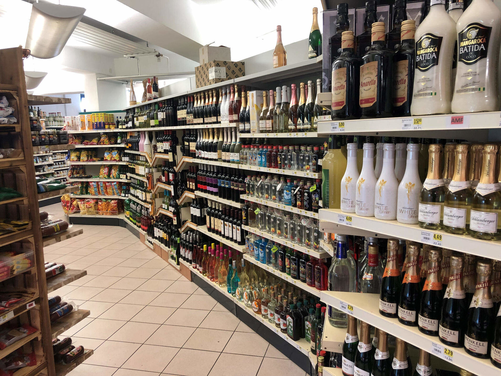 Auswahl an Spirituosen im Sparmarkt Achenkirch